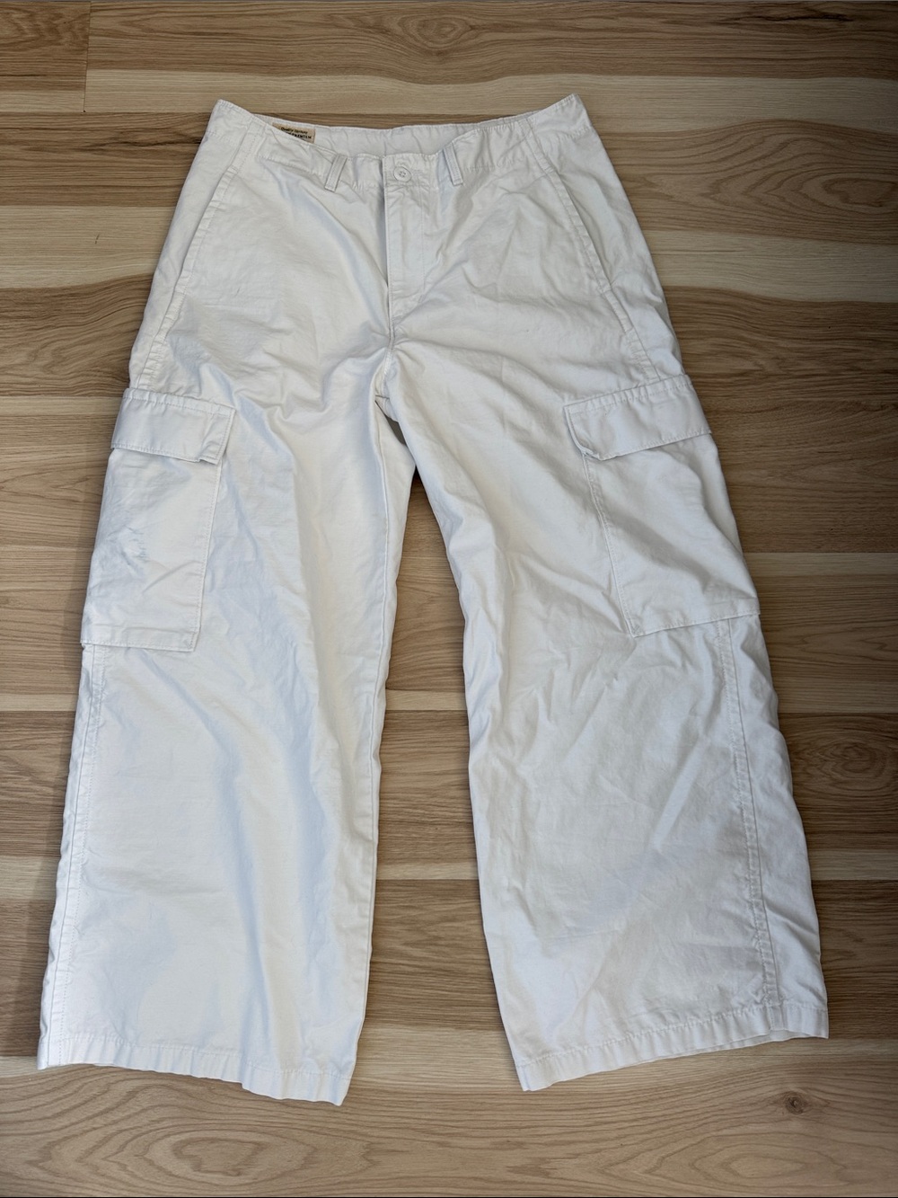 Levi's 100% cotton white cargo pants